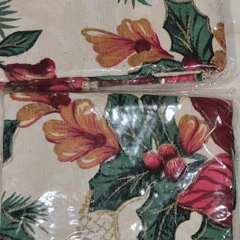 Vintage Royal Poinsetta Fabric Napkins Holly, Berries, Christmas Spain NWT - Picture 7 of 7